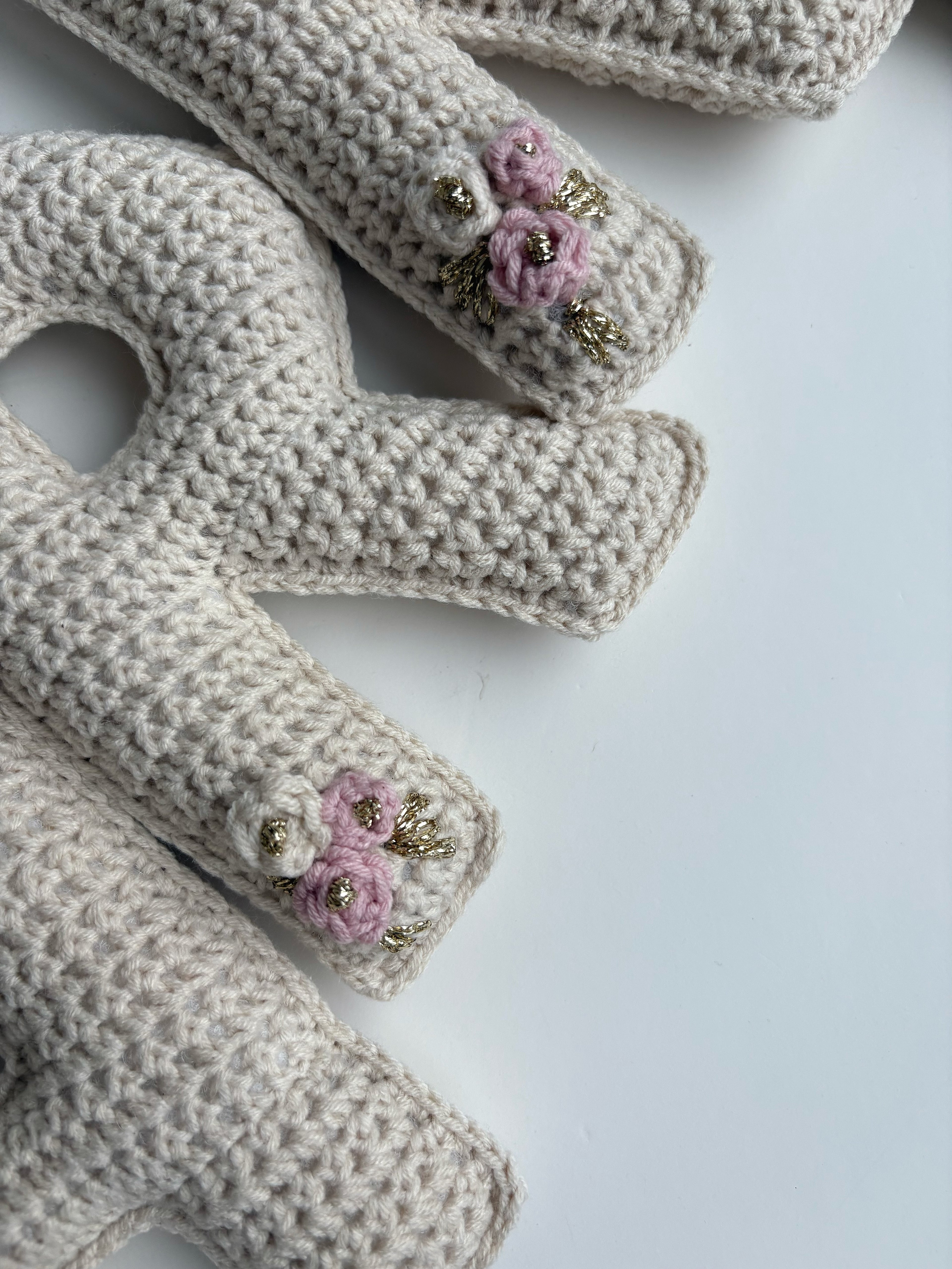 Crochet small flowers garland