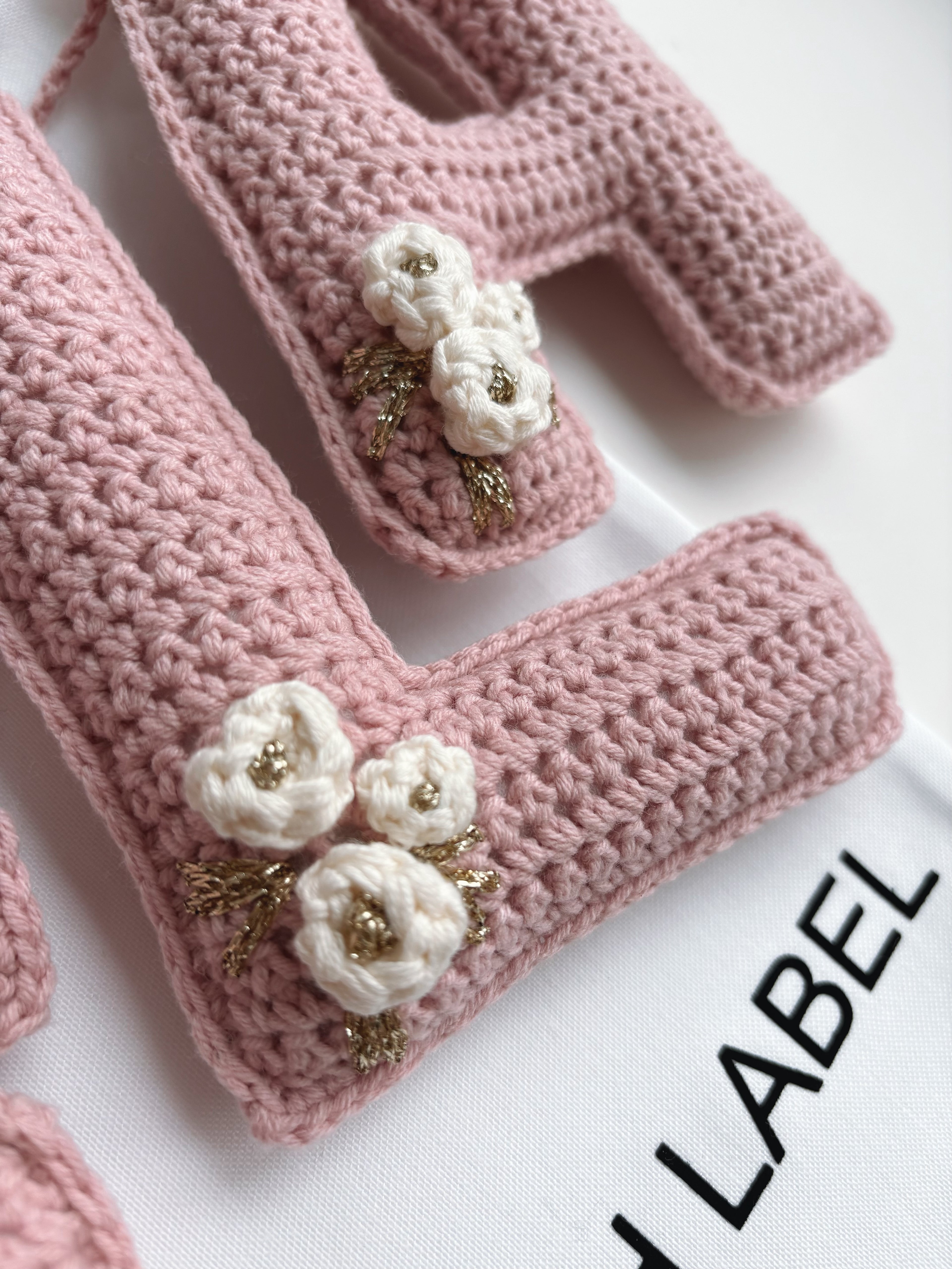 Crochet small flowers garland